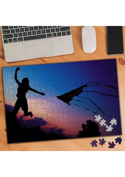 Uçurtma Uçuran Kız 240 Parça Puzzle YAPBOZ-024987