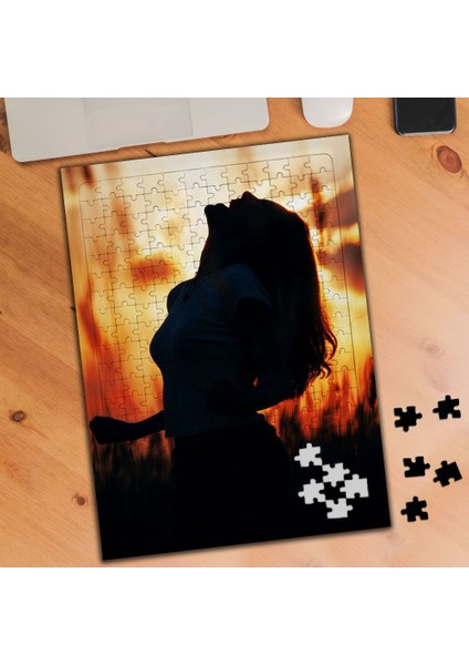 Gülen-Eğlenen Kız 240 Parça Puzzle YAPBOZ-024952