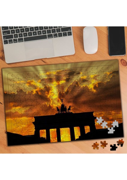 Almanya-Berlin Tarihi Yapı Silüet 240 Parça Puzzle YAPBOZ-6732