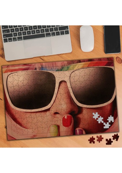 Gözlüklü Kadın Model 240 Parça Puzzle YAPBOZ-75441