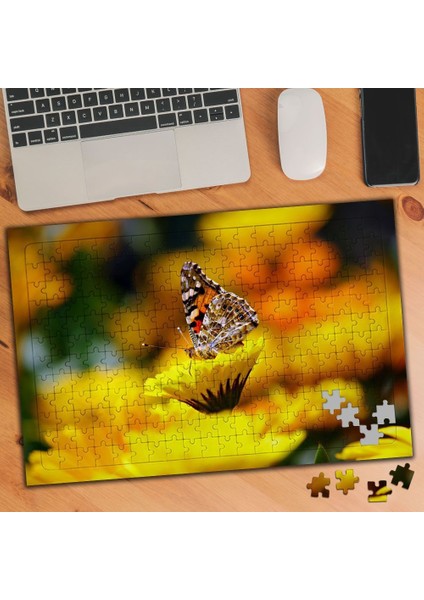 Güzel Desenli Kelebek-Sarı Çiçekler 240 Parça Puzzle YAPBOZ-169924