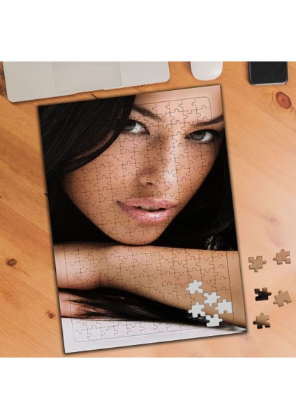 Güzel Esmer Kız 240 Parça Puzzle YAPBOZ-4681300