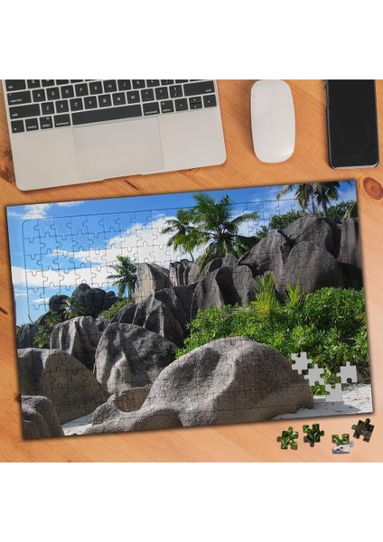 Kayalıklar ve Tropikal Ağaçlar 240 Parça Puzzle Yapboz -74750