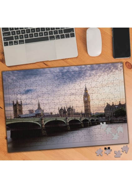 Demir Köprü ve Saat Kulesi 240 Parça Puzzle YAPBOZ-KS001023