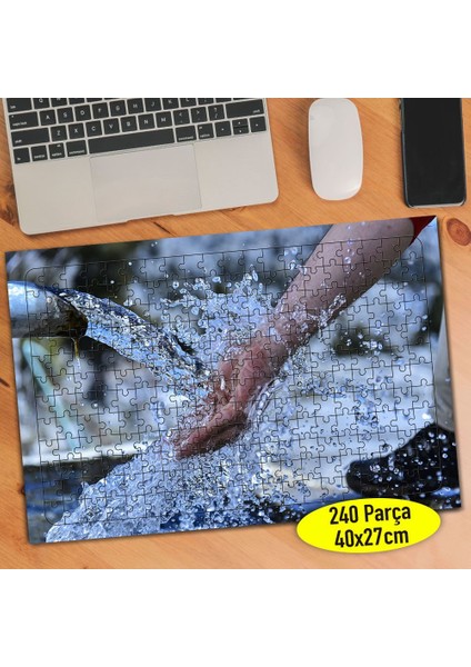 Doğal Kaynak Suyu Içen Insan 240 Parça Puzzle YAPBOZ-105342759