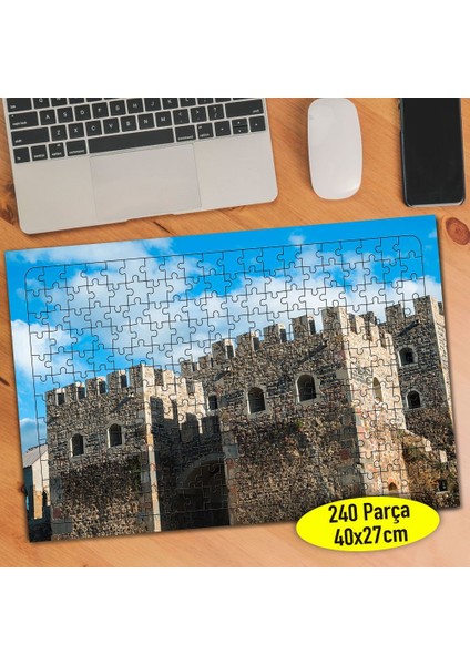 Gürcistan Rabati Kalesi Manzarası 240 Parça Puzzle YAPBOZ-9764