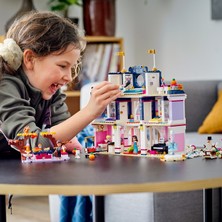 LEGO Friends Büyük Heartlake City Oteli 41684 Yapım Seti; Emma; Stephanie; River ve Amelia Mini Bebekleri Dahildir (1308 Parça)
