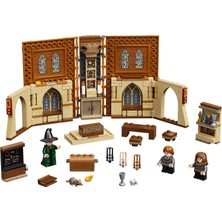 LEGO Harry Potter# Hogwarts# Anısı: Biçim Değiştirme Dersi 76382  -Profesör McGonagall##ın Odası Koleksiyonluk Oyuncak Yapım Seti (240 Parça)