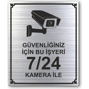 Hediyem Yolda Kamera ile Izlenmektedir Kapı Yönlendirme Levhası 10 cm x 12 cm Gümüş Renkli Rezopal Levha