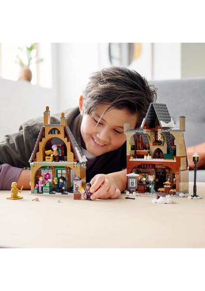 Harry Potter™ Hogsmeade™ Köyü Ziyareti 76388 - 8 Yaş ve Üzeri İçin Balyumruk Şekerci Dükkanı İçeren Koleksiyonluk Yaratıcı Oyuncak Yapım Seti (851 Parça)