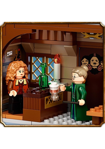 Harry Potter™ Hogsmeade™ Köyü Ziyareti 76388 - 8 Yaş ve Üzeri İçin Balyumruk Şekerci Dükkanı İçeren Koleksiyonluk Yaratıcı Oyuncak Yapım Seti (851 Parça)