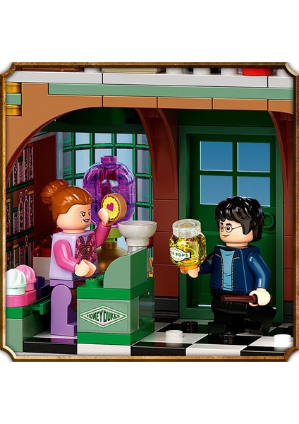 Harry Potter™ Hogsmeade™ Köyü Ziyareti 76388 - 8 Yaş ve Üzeri İçin Balyumruk Şekerci Dükkanı İçeren Koleksiyonluk Yaratıcı Oyuncak Yapım Seti (851 Parça)