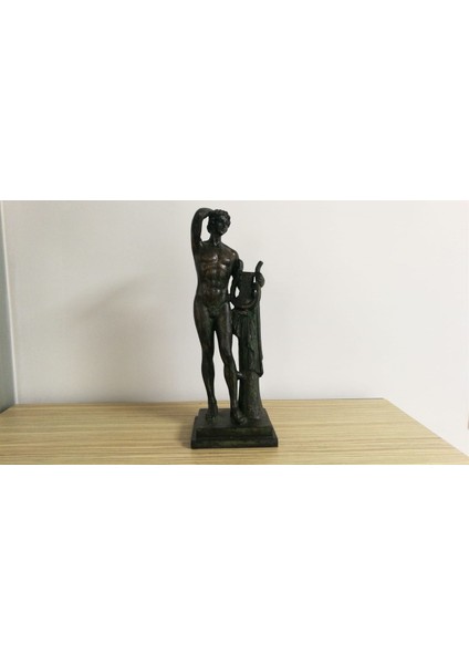 Lir Çalan Adam Heykeli (36 Cm)