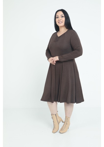 Büyük Beden V Yaka Yün Viskon Midi Kahverengi Kloş Elbise fiyatları