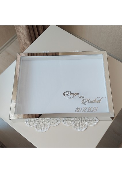 30X40 cm Yeni Trend Gümüş Kaplı Çerçeve-Isimli ve Tarihli!gül Kutusu modelleri