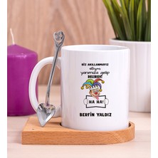 Hediye Dükkanı Kişiye Özel Biz Akıllanmayız Tasarım Esprili  Ahşap Altlıklı Beyaz Kupa Bardak