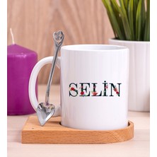 Hediye Dükkanı Kişiye Özel Çiçek Harf Tasarım Isim Yazılı Ahşap Altlıklı Beyaz Kupa Bardak