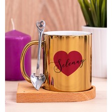 Hediye Dükkanı Kişiye Özel Mor Kalpli Isimli Ahşap Altlıklı Gold Kupa Bardak