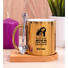 Hediye Dükkanı Kişiye Özel Herkes Delirdi Tasarım Esprili Ahşap Altlıklı Gold Kupa Bardak