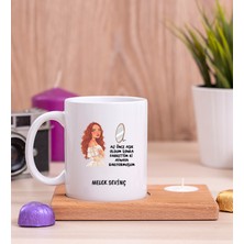 Hediye Dükkanı Kişiye Özel Az Önce Aşık Oldum Tasarım Esprili Ahşap Altlıklı Mumlu Beyaz Kupa Bardak