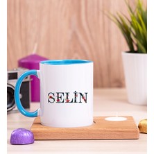 Hediye Dükkanı Kişiye Özel Çiçek Harf Tasarım Isim Yazılı Ahşap Altlıklı Mumlu Mavi Kupa Bardak