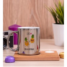 Hediye Dükkanı Kişiye Özel Sevimli Ananaslar Ahşap Altlıklı Mumlu Silver Kupa Bardak