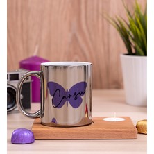 Hediye Dükkanı Kişiye Özel Kadına Hediye Kelebek Tasarım Isimli Ahşap Altlıklı Mumlu Silver Kupa Bardak