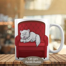 Asilmeydan Kırmızı Koltukta Uyuyan Kedicik Kupa Bardak HEDIYELIK-16763