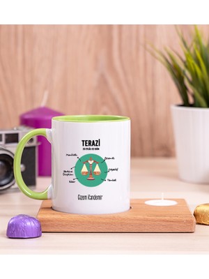 Hediye Dükkanı Kişiye Özel Terazi Burcuna Hediye Ahşap Altlıklı Mumlu Yeşil Kupa Bardak