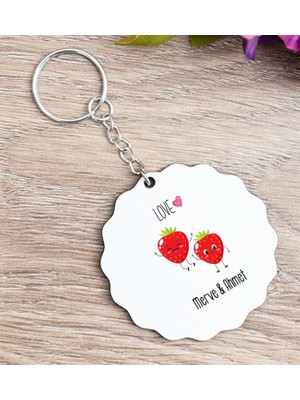Hediye Dükkanı Kişiye Özel Sevimli Çilekler Ahşap Anahtarlık