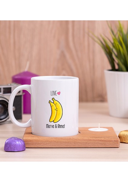 Kişiye Özel Sevimli Muzlar Ahşap Altlıklı Mumlu Beyaz Kupa Bardak