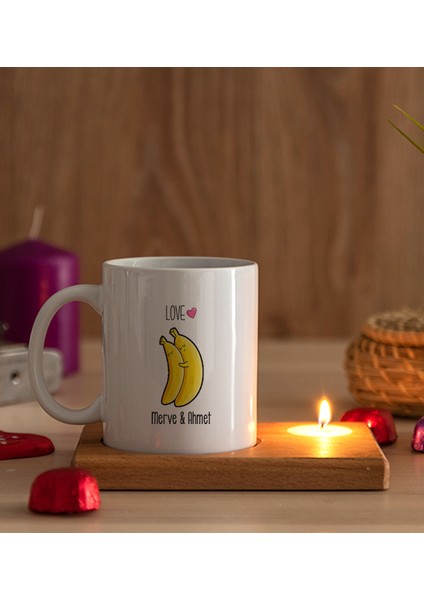 Kişiye Özel Sevimli Muzlar Ahşap Altlıklı Mumlu Beyaz Kupa Bardak fiyatları