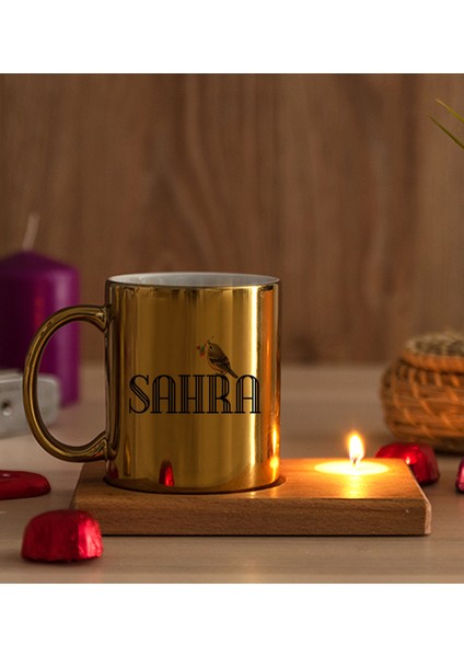 Kişiye Özel Minik Serçe Isim Yazılı Ahşap Altlıklı Mumlu Gold Kupa Bardak