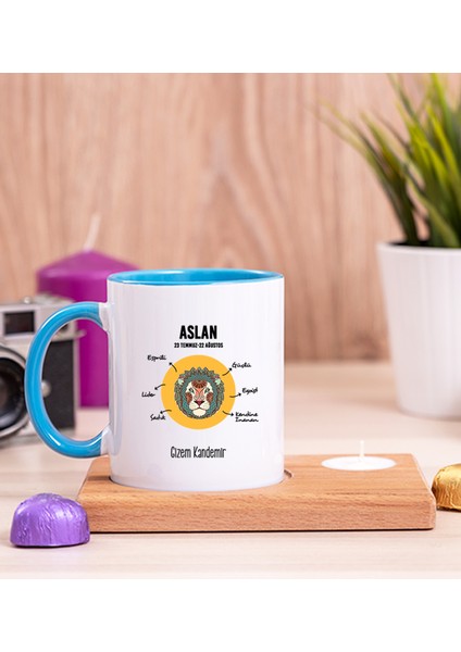 Kişiye Özel Aslan Burcuna Hediye Ahşap Altlıklı Mumlu Mavi Kupa Bardak