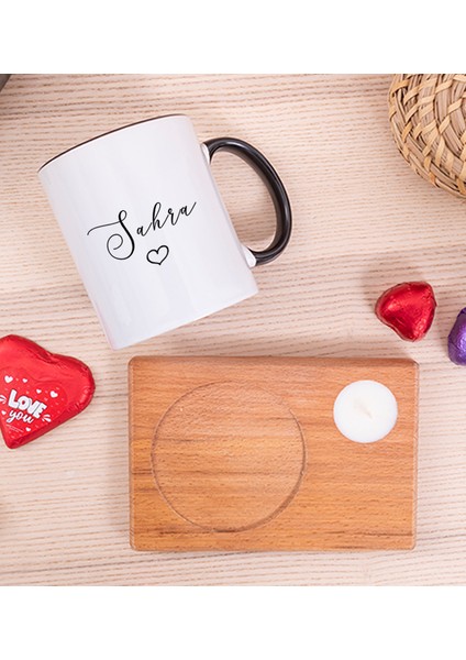 Kişiye Özel El Yazısı Tasarımlı Isimli Ahşap Altlıklı Mumlu Siyah Kupa Bardak modelleri