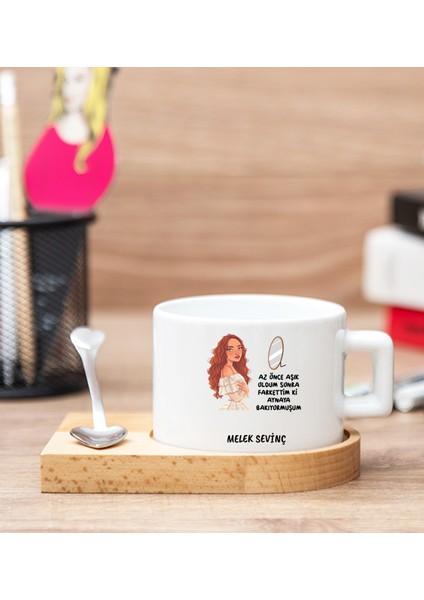 Kişiye Özel Az Önce Aşık Oldum Tasarım Esprili Ahşap Altlıklı Fincan