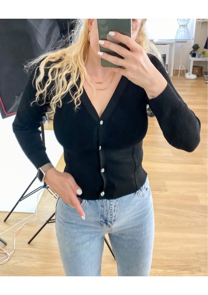 Siyah Korse Etkisi Yaratan Hırka fiyatları