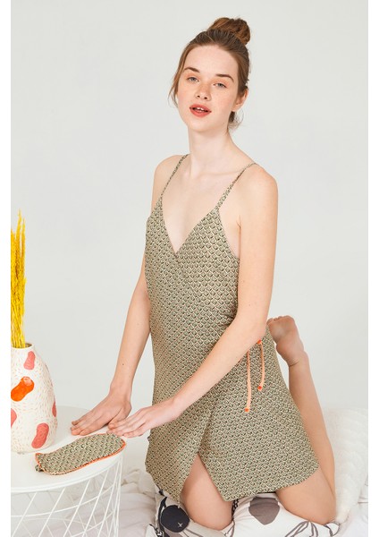 100% Viskon Kumaş Haki Yeşil Üçgen Tasarım Desenli Askılı Kruvaze Gecelik fırsatları