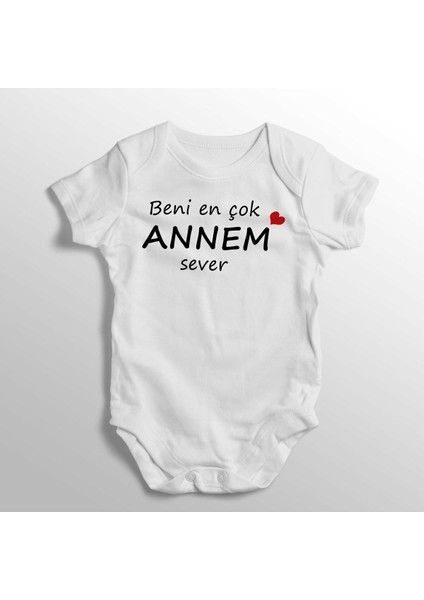 Beni En Çok Annem Sever Yazılı Baskılı Bebek Zıbını
