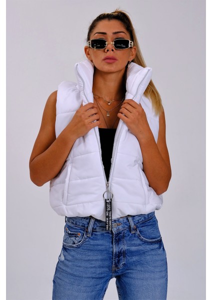 Kadın Beyaz Dik Yaka Beli Lastikli Cepli Kısa Şişme Yelek