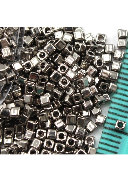 Boncuk Kare 1,8 mm No: 25