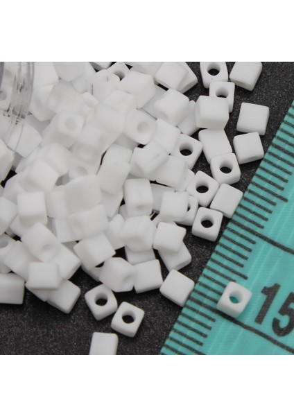 Boncuk Kare 3 mm No: 31