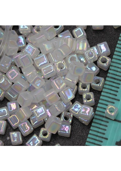 Boncuk Kare 3 mm No: 27