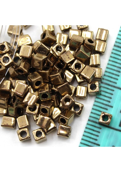 Boncuk Kare 3 mm No: 20