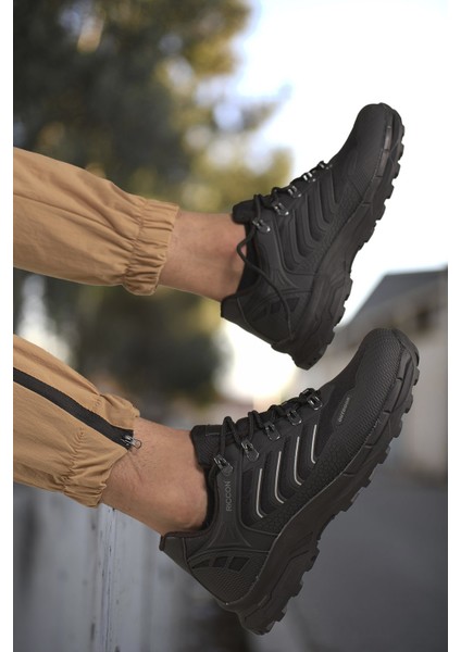 Siyah 3D Rubber Trekking Ayakkabı Ortapedik İç Taban ve Kaymaz Taban Özellikleriyle
