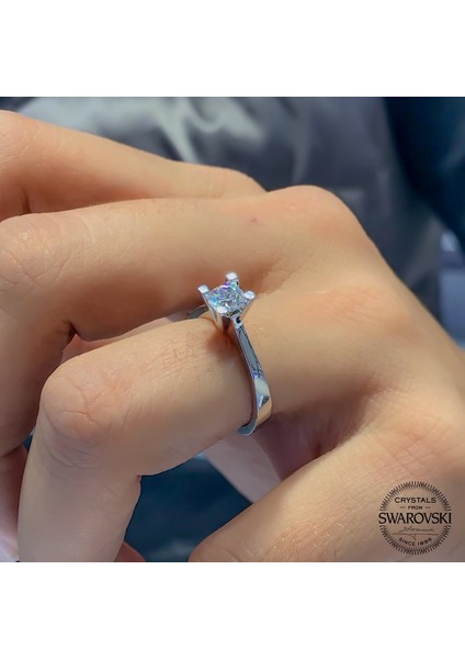 Swarovski 5 mm Tektaş Gümüş Yüzük