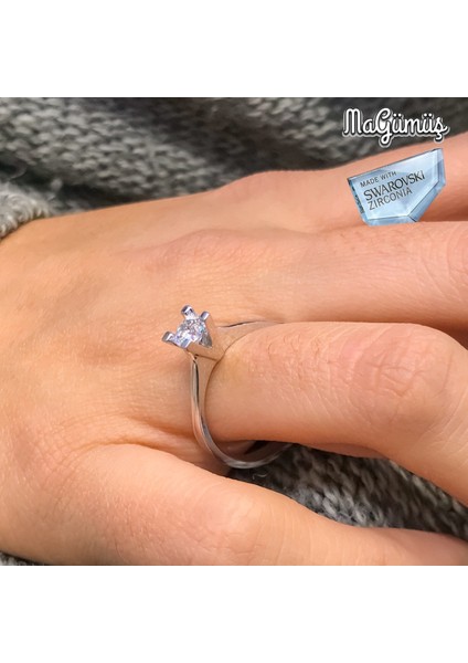Swarovski Taşlı 4 mm Tektaş Gümüş Bayan Yüzük