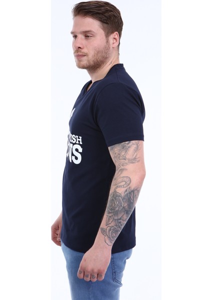 Şahlanan Kangal Baskı V Yaka T-Shirt fırsatları