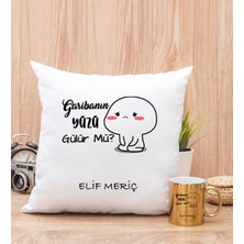 Hediye Dükkanı Kişiye Özel Garibanın Yüzü Gülür Mü Esprili Gold Kupa Bardak ve Kare Yastık