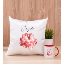 Hediye Dükkanı Kişiye Özel Pembe Çiçekli Isme Özel Kırmızı Kupa Bardak ve Kare Yastık
